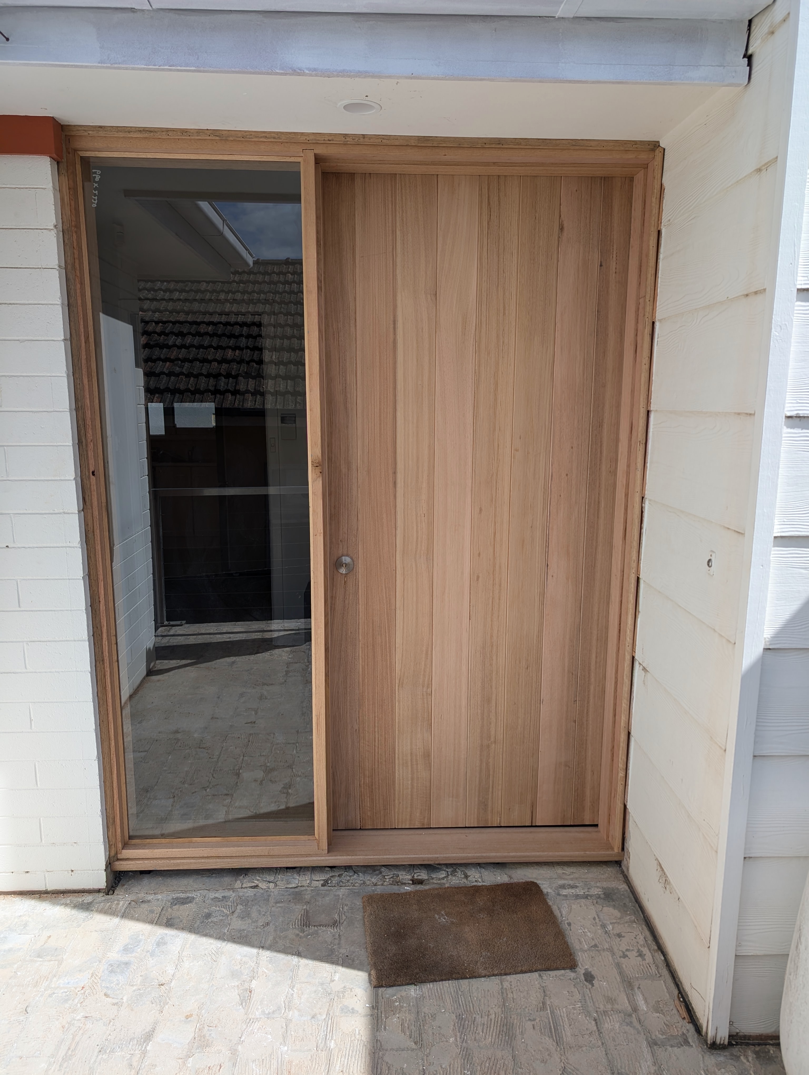 Vic Ash NORTH with full clear sidelight — Black Rock